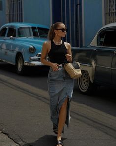 Denim Skirt Outfit Ideas, Denim Skirt Outfit Summer, Denim Midi Skirt Outfit, Skirt Outfit Inspiration, Summer Denim Skirt, Long Denim Skirt Outfit, Stylish Denim Skirt, Denim Skirt Outfit, Skirt Outfit Ideas