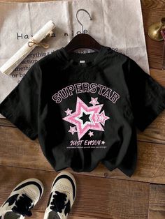 Negro Casual Collar manga corta Tela tejida Geométrico,Letras,Frase  Embellished Elástico Ligero Hector Bellerin, Girl Shirts, Trendy Shirt Designs, Girls T Shirts, Angel Tree, Aesthetic T Shirts, Girls Graphic Tee, Five Pointed Star, Star Pattern