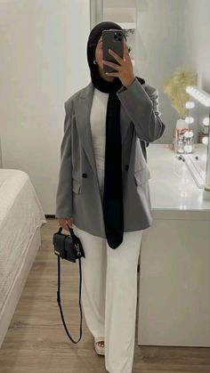 Blazer Outfits For Hijabis, Mun Outfits Modest, Hijab Outfit Work, Hijabi Lawyer Outfit, Blazer Hijab Outfits, Hijab Classy Outfits, Modest Elegant Outfits Classy, Hijabi Office Outfits, Hijab Outfit School