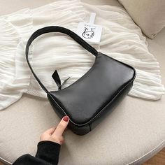 45794398208217 Small Purses And Handbags, Leather Hobo Bags, Retro Shoulder Bag, Bag Prada, It Bag, School Bags For Girls, Top Handle Handbags, Purse Styles, Casual Tote