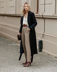 Trench Coat Outfit Ideas, Coat Outfit Ideas, Trench Coat Outfit, Coat Outfit, Layered Fashion, Looks Street Style, Coat Outfits, Mode Inspo