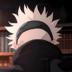 an anime character with white hair wearing a black hoodie in front of bookshelves