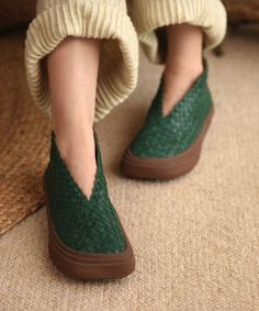 Handmade Green Sheepskin Splicing Comfortable Ankle BootsMade of:-Sheepskin Upper.-Rubber sole- cushioned insole. Women Heel Boots, Comfortable Ankle Boots, Woman Boots, Handmade Slippers, Felt Shoes, Shoes Heels Wedges, Barefoot Shoes, Trendy Sneakers, Shoes Woman