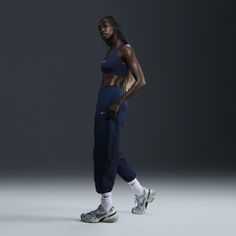 With both a water-repellent finish and built-in UV protection, these oversized pants are ready come rain or shine. Their lightweight woven fabric is partially lined with sweat-wicking mesh to help keep you cool and dry. Nike Azul, Set Lighting, Fitness Shoot, Shoot Poses, Oversized Pants, Gym Inspo, Photoshoot Inspo, Rain Or Shine, Cool Poses