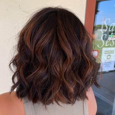 Copper Highlights On Brown Hair, Short Dark Brown Hair, Highlights On Brown Hair, Copper Brown Hair, Dark Auburn Hair, Highlights For Dark Brown Hair, Short Hair Highlights, Copper Highlights