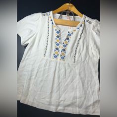 Stitch Fix Skies Are Blue Linen Blend Embroidered Blouse Size Small Nwot Smoke Free Home B1 Casual White Embroidered Peasant Top, Casual White Peasant Top With Floral Embroidery, White Casual Peasant Top With Floral Embroidery, Casual Blouse With Geometric Embroidery For Vacation, Geometric Embroidered Short Sleeve Tops For Vacation, Casual White Blouse With Embroidered Hem, Casual Geometric Embroidered Tops For Vacation, Vacation Tops With Geometric Embroidery And Short Sleeves, Casual Beach Top With Geometric Embroidery