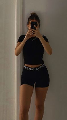 Cute Outfits With Nike Pro Shorts, Styling Nike Pro Shorts, Nike Pros 5 Inch, Nike Pro Shorts Outfit Black Women, Cute Spandex Outfits, Nikeproshorts Outfit, Things To Wear With Nike Pros