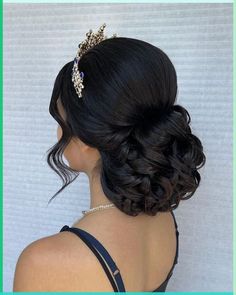 Quinceanera Hair Updo, Updo Quince Hairstyles, Sweet 16 Updo Hairstyles With Tiara, Hair Updos For Quinceanera, 15 Hair Quinceanera Bun, Quinceanera Hairstyles Bun With Curls, Hair Up Quinceanera Hairstyles, Low Bun Quince Hairstyles, Quinceanera Hairstyles Updo Buns