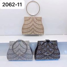 Brand Name: YYWHandbags Type: TotesTypes of bags: Handbags & Crossbody bagsMain Material: VELOURLining Material: PolyesterShape: ShellPlace Of Origin: GUANG DONG ProvincePlace Of Origin: GUANG DONG ProvinceOrigin: CN(Origin)CN: GuangdongHardness: SoftPattern Type: SolidInterior: No PocketDecoration: DiamondsExterior: NONEOccasion: VersatileClosure Type: HaspGender: WOMENStyle: FashionModel Number: 190612054858Number of Handles/Straps: Single19100802282126759: 421397Material: FlanneletteClosure T Silver Handbags, Fanny Pack Fashion, Types Of Purses, Waterproof Crossbody Bag, Silver Handbag, Rhinestone Clutch, Purple Bag, Wedding Purse, Perfect Handbag