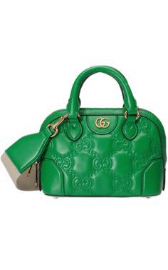 Inspired by the house's '70s archives, the Interlocking G, which represents Guccio Gucci's initials is showcased at the front of this shoulder bag from Gucci. Color: right greenMatelassé effectEmbossed monogram patternSignature Double G logoDetachable strapTop zip fasteningMain compartmentComposition: Leather 100% Made in Italy. Ysl Handbag, Runway Clothes, Green Bags, Kids Purse, Divine 9, Gucci Brand, Guccio Gucci, Bag Obsession, Girl Accessories