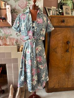 pretty 50s dress and bolero set in grey pink and white floral print. Matching belt. Very good vintage. Condition. Little bit of wear on belt buckle is only discernible flaw. and some slight marks inside neck.  Dress  Armpit across 36" would suit 34" bust well Waist 29" Length 43" Jacket  38" armpit across. Waist 30" Dress And Bolero, Dress And Jacket Set, Dress And Jacket, 50s Dresses, Two Piece Dress, Piece Dress, Dress Clothes For Women, Vintage 1950s, Pink Floral