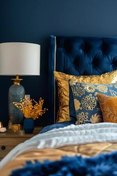 Elegant Navy Blue and Gold Bedroom Inspirations Copper And Blue Bedroom, Navy And Gold Bedroom Ideas, Blue And Gold Bedding, Dark Blue And Gold Bedroom, Blue And Gold Bedroom Decor, Kendall Bedroom, Blue And Gold Room, Navy Blue And Gold Bedroom, Navy And Gold Bedroom