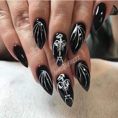 Nail Paint Ideas, Scary Nails, Bat Nails, Witch Nails, Witchy Nails, Glittery Nails, Gothic Nails, Claw Nails, Goth Nails