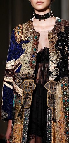 Italian Runway Fashion, Avant Garde Fashion Runway, Couture Details Embellishments, Embroidery Haute Couture Details, Byzantine Clothing, Embroidery Haute Couture, Haute Couture Coat, Embroidery Runway, Valentino 2016