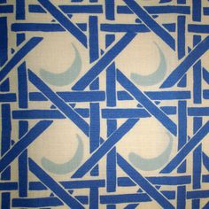 a blue and white pattern on fabric that looks like an interlocked design with two circles