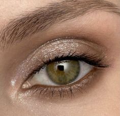 Soft Silver Eye Makeup, Olive Makeup, Olive Skin Makeup, Grey Eye Makeup, Silver Eye Makeup, Formal Makeup, Fresh Makeup, Makeup Clothes, Fall Makeup