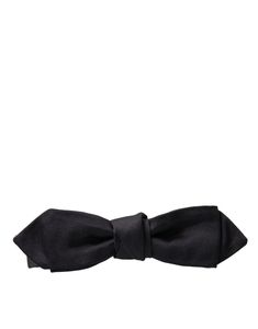 DOLCE & GABBANA Bow Tie Absolutely stunning, 100% Authentic, brand new with tags Dolce & Gabbana exclusive bow tie. Color: Black Model: Tied Material: 100% Silk Adjustable length neck strap, one size Made in Italy Black Bow Tie, Fringe Scarf, Mens Bow Ties, Black Model, Black Bow, Neck Strap, Dolce & Gabbana, Black Silk, Casual Boots