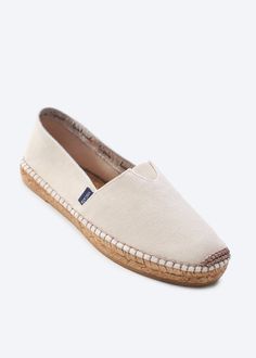 The perfect blend of comfort and versatility, these Barceloneta flat canvas espadrilles are just what you've always wished for. The perfect style partner for all your casual combos, these will soon become your best travel buddies. Lightweight, breathable and small enough to slip into your weekend bag, once you put them on you'll never want to take them off. TOP TIP: STYLE Lightweight and compact, once you put on these compact casuals, you'll never want to take them off. Slip on a pair of our bea Brown Espadrilles, Espadrilles Flats, Travel Buddies, Sell Shoes, Canvas Flats, Beach Vacay, Mens Casual Outfits Summer, Espadrilles Style, Slip On Espadrilles