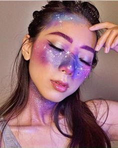 Galaxy Theme Makeup, Galaxy Face Paint, Space Themed Makeup, Constellation Makeup, Galaxy Makeup Looks, Holographic Makeup