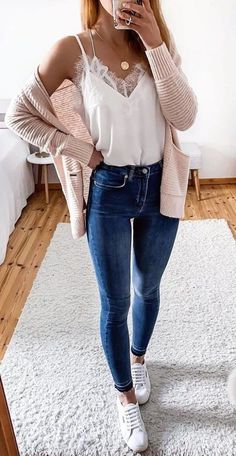 Trendy Outfits For Women, Cardigan Fall Outfit, Best Jeans For Women, College Outfit, Summer Trends Outfits, Cool Summer Outfits, Outfit Jeans, Mode Inspo, Date Outfits