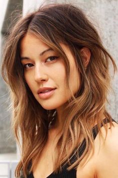 Beach Wavy Hairstyles, Wavy Hairstyles, Medium Long Hair, Hairstyles For Medium Length Hair, Penteado Cabelo Curto, Medium Length Hair, Mid Length Hair, Long Wavy Hair