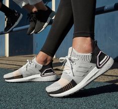 Adidas Ultra Boost Women Outfit, Adidas Ultra Boost Women, Ultra Boost Women, Adidas Ultraboost 19, Tennis Shoes Outfit, Adidas Shoes Women, Adidas Ultraboost, Fresh Shoes, Outfit Jeans