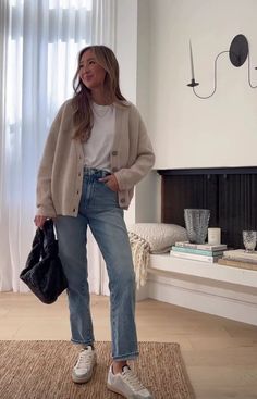 Jeans, cardigan, white T-shirt, sneakers | Early fall outfits, transitional oufits, casual outfits, casual chic Office Cozy Outfit, Sweater Tank And Cardigan Set Outfit, Winter Women Style, Modern Spring Outfits, Cute Basic Jean Outfits, Grey Short Sleeve Sweater Outfit, Winter First Day Of School Outfits, Minimal Style Outfits Women, Chill Chic Outfit