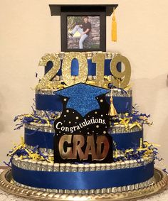 a graduation cake decorated with congratulationss and the graduate's name on top is shown