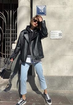 Mode Dope, Black Leather Jacket Outfit, Jacket Outfit Women, Looks Jeans, Winter Mode, Mode Casual, Leather Jackets Women