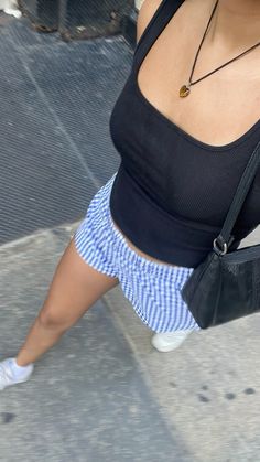 fit check nyc outfit new york summer fits spring outfits summer outfits gingham shorts outfit gingham shorts boxer shorts blue gingham blue boxer shorts casual fit Plaid Shorts Outfit Aesthetic, Blue Boxer Shorts Outfit, Gingham Shorts Outfit, Travelling Fits, Print Shorts Outfit, Class Outfits