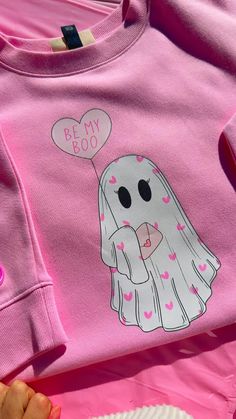 Sweatshirt and mug be my boo perfect gift Ghost Sweatshirt, My Boo, Bunny Lovers, Sweatshirt Cute, Cute Sweatshirts, Cute Mugs, Cute Ghost, Friends In Love, Gender Neutral