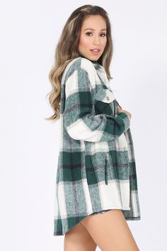 Green Checker Shacket with side welt pocket Model In Small Plaid Coat Women, Estilo Hipster, Picture Style, Fall Plaid, Plaid Coat, Hipster Fashion, Plaid Fashion, Pocket Shirt, Plaid Jacket