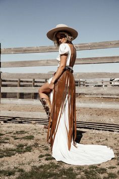 Cowgirl Editorial Photoshoot, Womens Western Photoshoot, Western Bridal Photoshoot, Western Glam Photoshoot, High Fashion Western, Western Fashion Editorial, Country Fall Outfits, Cowgirl Photoshoot, Western Photoshoot