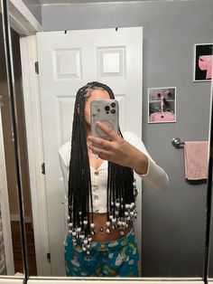 ig: bw9ni Knotless Braids And Beads, Baddie Braids With Beads, Braids For Highschool, Side Part Braids With Beads, Hairstyles To Do With Braids With Beads, Hair Styles Braids Beads, Boho Braids Beads, Long Braids With Beads Black Women, Side Braids With Beads