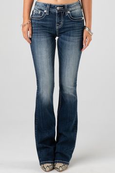 Relax in this pair of mid rise dark wash bootcut jeans detailed with a border embroidery design, studded trim and a faux flap pocket with rhinestone rivets.
98% Cotton, 2% Elastane
Machine Wash Separately In Cold Water With Like Colors
Front Rise: 9"; Back Rise: 14”
Inseam: 34"
Style No. M3909B-K1126 Dark Wash Bootcut Jeans, Denim Pants Women, Dark Blue Jeans, Blue Jean, Casual Fall, Miss Me, Short Tops, Denim Women, Bootcut Jeans