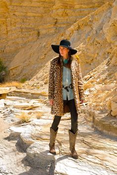 Leopard coat! Coat Inspiration, Western Clothes, Fall Fashion Dresses, Inspiration Images, Double D Ranch, Leopard Coat, Southwest Design, Western Cowgirl, Boot Bag