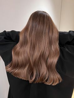 Enhancing brown with subtle highlights🤎✨ Almond Brunette Hair, Brown Cool Tone Hair, Air Touch Hair Brown, Light Brown Dirty Blonde Hair, Toffee Brown Hair Color, Light Chestnut Hair, Latte Brown Hair, Air Touch Hair, Brown With Subtle Highlights