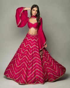 Bonita Lehenga Set Prevasu - Fabilicious Fashion Indian Wedding Dress Traditional, Orang India, Veil Long, Gold Lehenga, Indian Outfits Lehenga, Lehnga Dress, Gaun Fashion, Indian Salwar Kameez, Indian Gowns Dresses