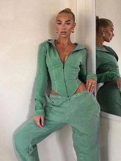 Jess Hunt, Vetements Shoes, Oufits Casual, Slim Fit Top, Streetwear Fashion Women, Two Piece Sets, Pants Outfit