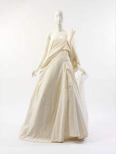 Yoji Yamamoto, Fashion Museum, Japanese Dress, Wedding Gowns Vintage, Vintage Bride, Spring Summer Dress, Yohji Yamamoto, Yokohama, Mode Vintage