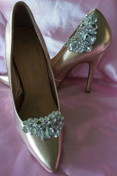 Beautiful Crystal Buckle shoe clips, transform your shoes into sensational pieces of art. 5cm width Italy Tips, Shoe Clips Wedding, Bridal Shoe, Shoe Buckle, Pink Toes, Crystal Shoes, Star Shoes, Womens Wedding Shoes, Buckle Shoes