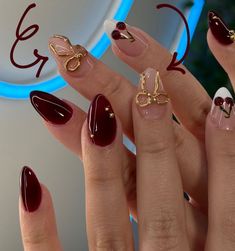 December Aesthetic Nails, Red And Gold Nails Simple, Simple Fall French Tip Nails, Coquette Fall Nails, Nail Art Designs Fall 2024, Red Nails Inspo 2024, Red Gold Nail Art, Red And Gold Gel Nails, Crome Nails Almond Short