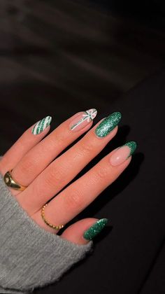 Green Xmas Nails, Christmas Nails Glitter, Art Noel, Santa Nails, Classy Acrylic, Bow Nail, Christmas Tree Nails, 30 October