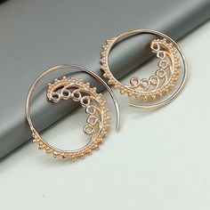 Indian style sterling silver spiral ear hoops. These are dipped in rose gold. Dimensions: 25 mm x 26 mm Price listed is for a pair. These earrings are made of 925 hypoallergenic sterling silver and rose gold All my pieces are sent in a gift box. I can include a personal message from you if needed. You are welcome to contact me at... bhavnakwintra1956@gmail.com More hoops: https://www.etsy.com/your/shops/TheSilverGame/tools/listings/section:26305414 More earrings: https://www.etsy.com/your/shops/ Pretty Silver Jewelry, Wanderlust Jewelry, Jewelry Rose Gold, Hoops Silver, Floral Studs, Silver Jewelry Earrings, Skull Earrings, Geometric Jewelry, Pretty Earrings