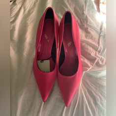 Size 39 Brand New With Tag Pink Block Heel Court Shoes For Spring, Pink Heels For Office Spring Season, Pink Heels For Office In Spring, Pink Spring Heels For Office, Pink Heels For Spring Office Wear, Chic Pink Kitten Heels For Spring, Pink Pointed Toe Court Shoes For Work, Pink Low Heel Workwear Heels, Pink Padded Heel Court Shoes For Office