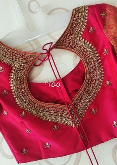 Zardosi Design, Simple Maggam Work Blouse, Simple Maggam Work, Red Blouse Design, Blouse Maggam Work, Work Blouse Designs, Embroidered Blouses, Maggam Blouse, Raw Silk Blouse