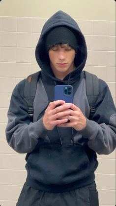 Devils Night, Gym Outfit Men, Fits Aesthetic, Aesthetic Boys, Guys Clothing Styles, Mens Outfit Inspiration, Aesthetic Guys, Old Money Aesthetic, Boy Hairstyles