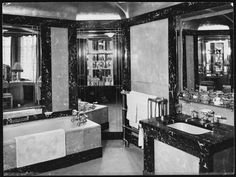 an old photo of a bathroom with two sinks and bathtub in black and white