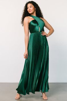 Stand out in our flattering Sandra Pleated Maxi Dress that comes in a Copper color. This dress will make you feel like a statement in any room! Pleated Maxi Dress, Pleated Maxi, Halter Maxi Dresses, Copper Color, Make You Feel, Feel Like, Dark Green, Copper, Maxi Dress