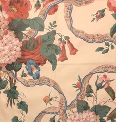 an image of a floral wallpaper with roses and leaves on it's border